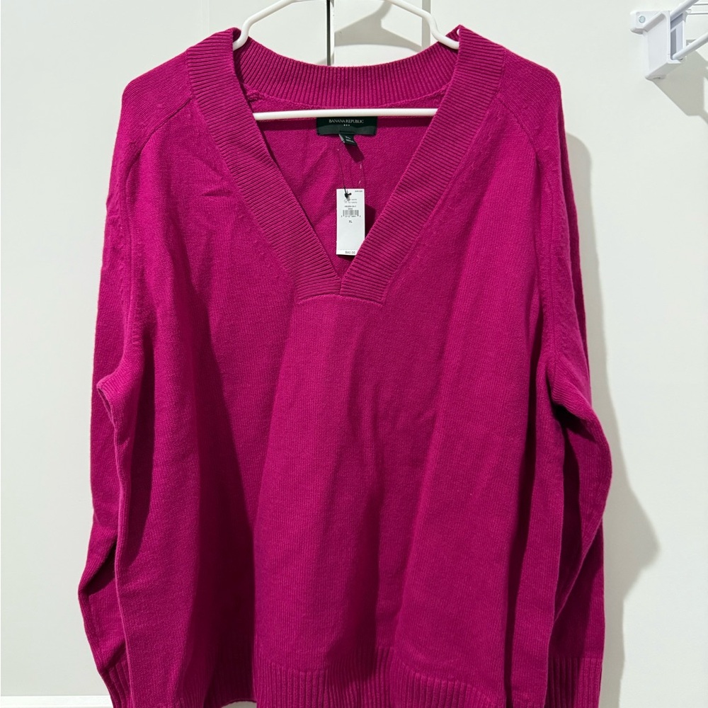 NWT Banana Republic V-Neck Sweater - Fuchsia- XL